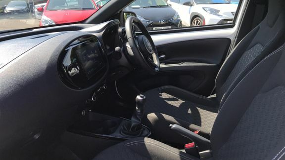 Toyota Aygo X Edge White #5