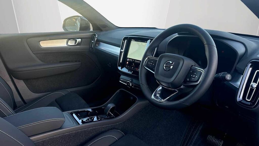 Volvo XC40 Plus, B3 Mild Hybrid, Dark GJ75HUZ Grey #4