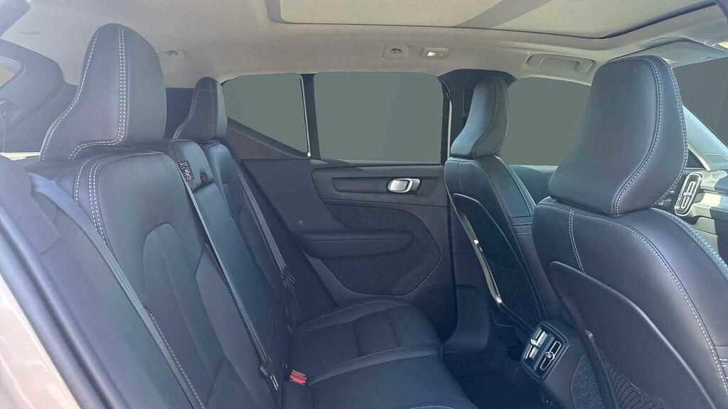 Volvo XC40 B4 Ultra - Blis, 360 Camera, Panoramic Sunroof RF74ZFH #6