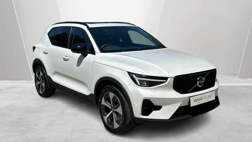 Volvo XC40 Ultimate, B4 Mild Hybridpan Roof-360 Camera- Appl White