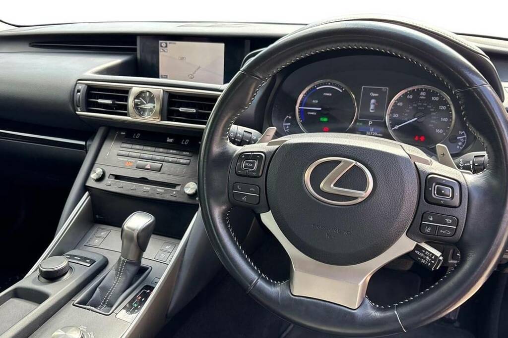 Lexus IS 300H Advance Cvt Premium Navigation Red #6