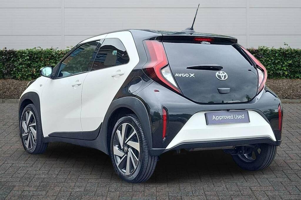 Toyota Aygo X 1.0 Vvt-i Edge KS24BGF White #2
