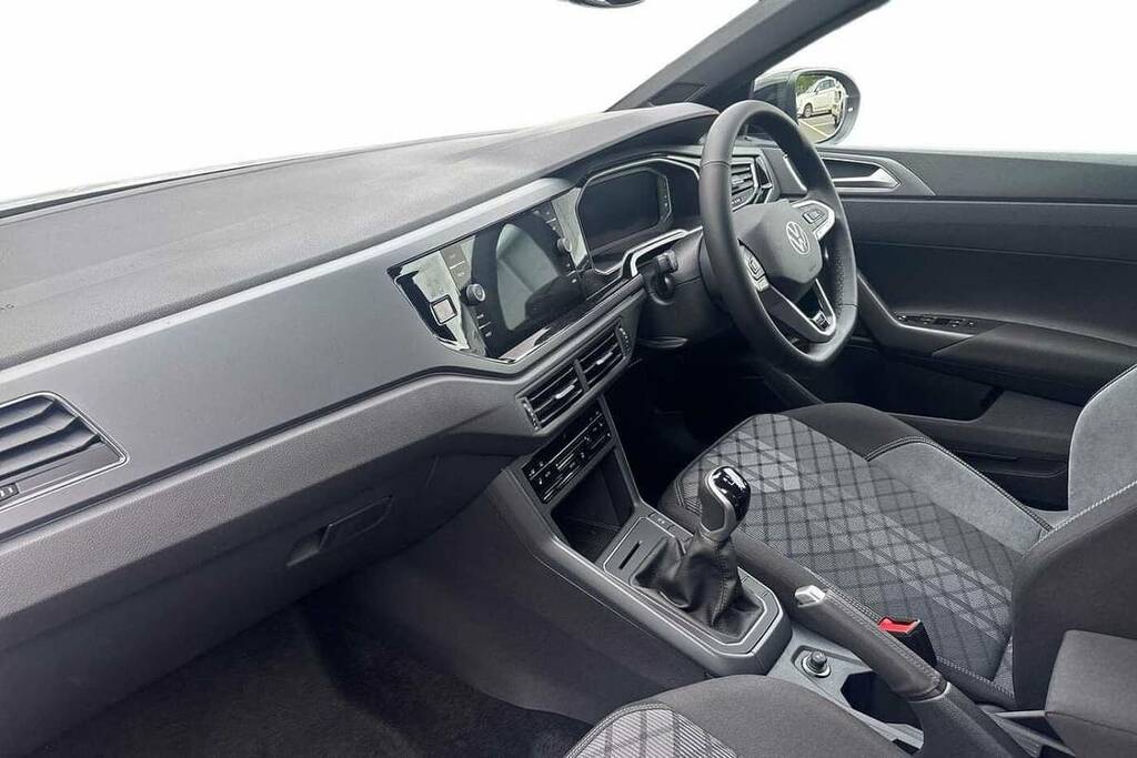 Volkswagen Taigo 1.0 Tsi 115 Black Edition VO26NPF White #2