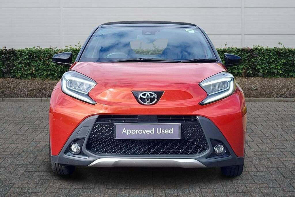 Toyota Aygo X 1.0 Vvt-i Exclusive FL73GFK Red #3