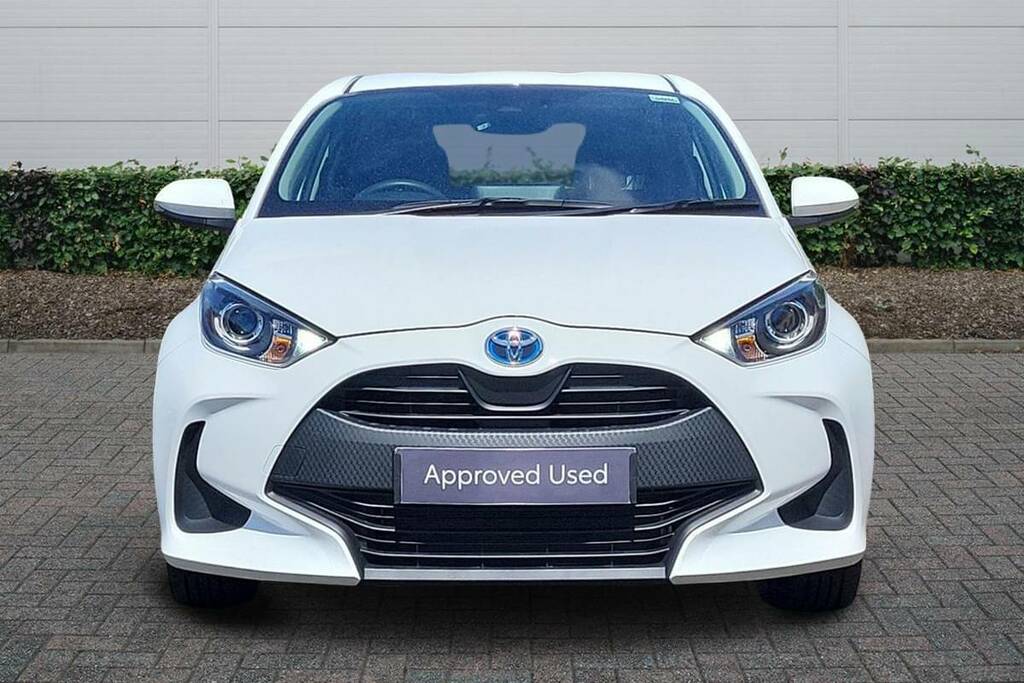 Toyota Yaris 1.5 Hybrid Icon Cvt KW73ZXC White #3