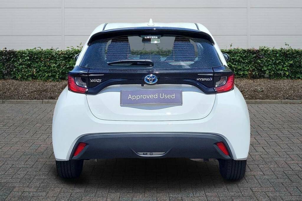 Toyota Yaris 1.5 Hybrid Icon Cvt KW73ZXC White #4