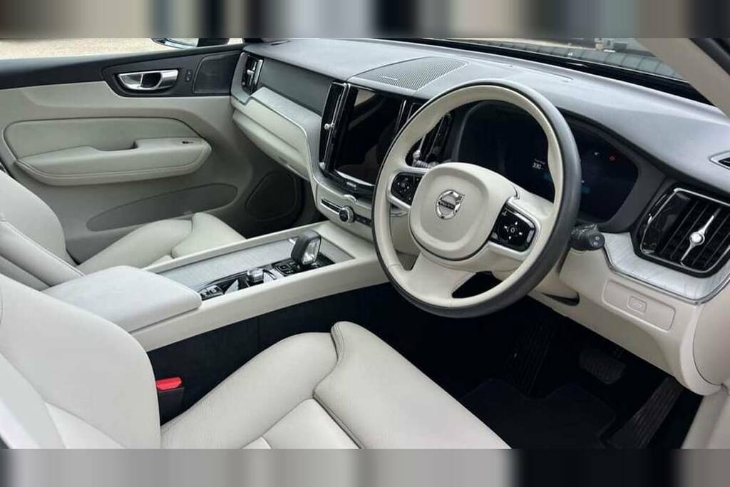 Volvo XC60 2.0 B5p Plus Dark Awd Geartronic RV25FVL Black #6