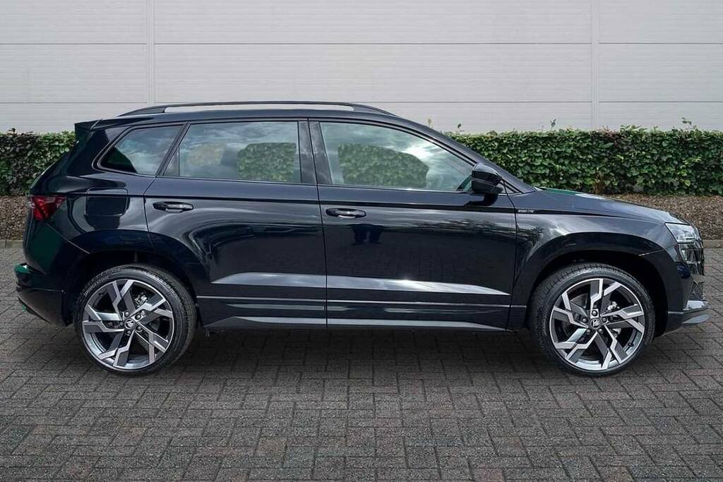 Skoda Karoq 1.5 Tsi Sportline Edition Black #4