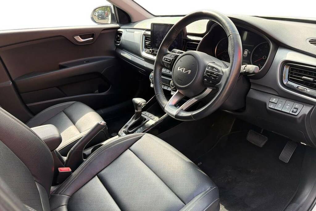 Kia Stonic 1.0T Gdi 48V 3 Dct VH57VNH White #4