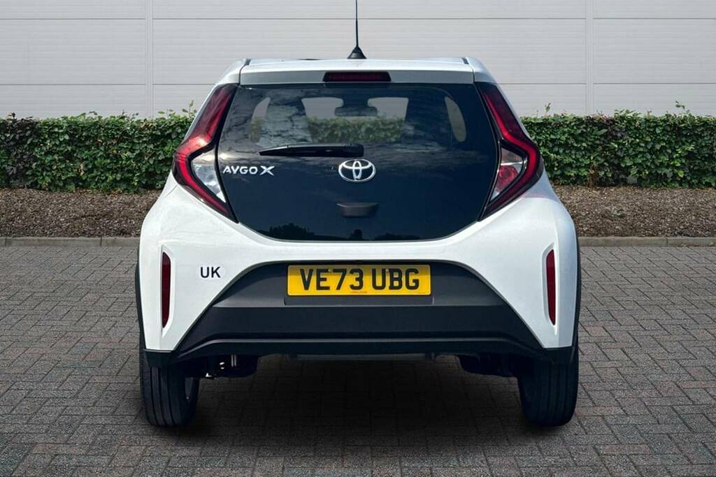Toyota Aygo X 1.0 Vvt-i Pure VE73UBG White #4