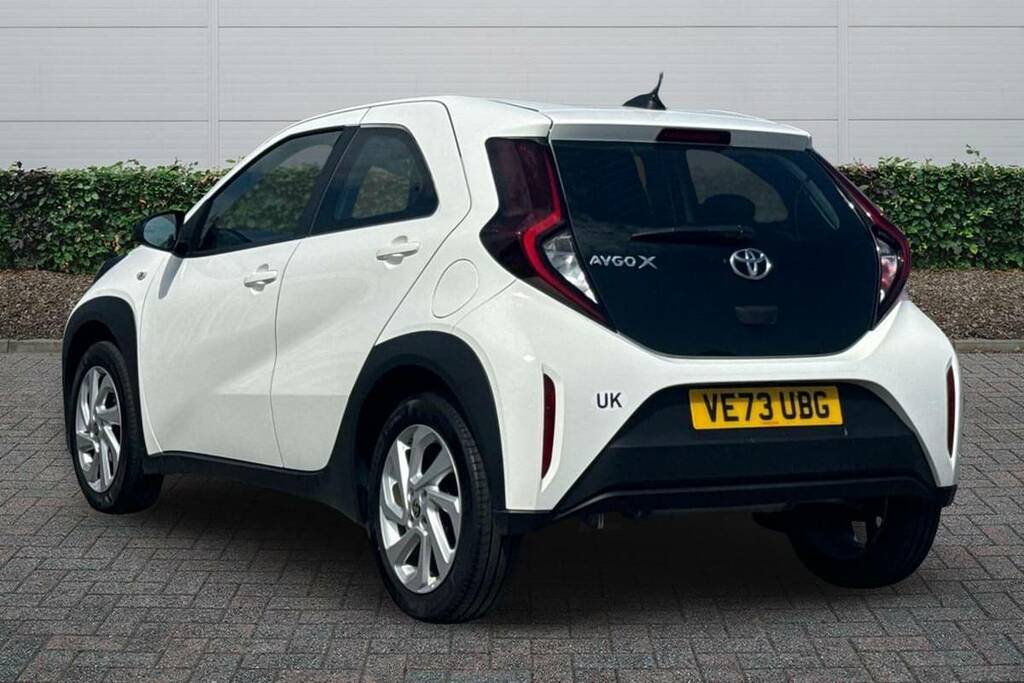 Toyota Aygo X 1.0 Vvt-i Pure VE73UBG White #2