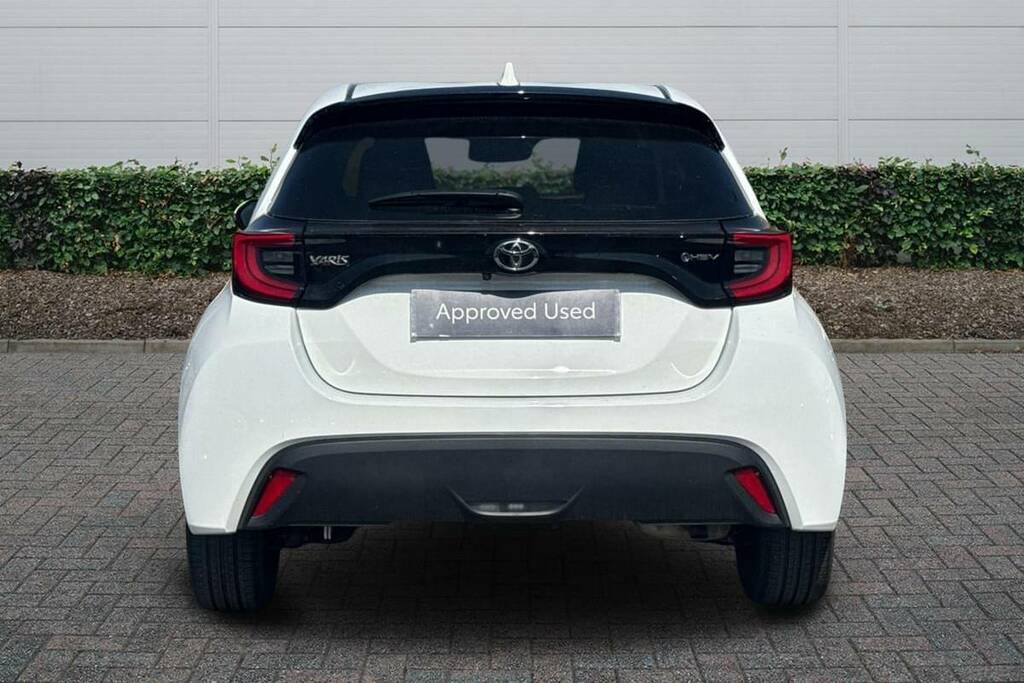 Toyota Yaris 1.5 Hybrid Design Cvt BL24PTZ White #4