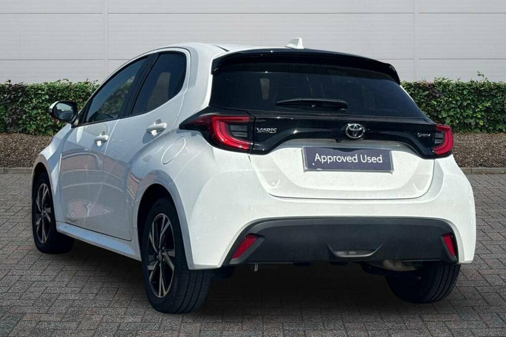 Toyota Yaris 1.5 Hybrid Design Cvt BL24PTZ White #2
