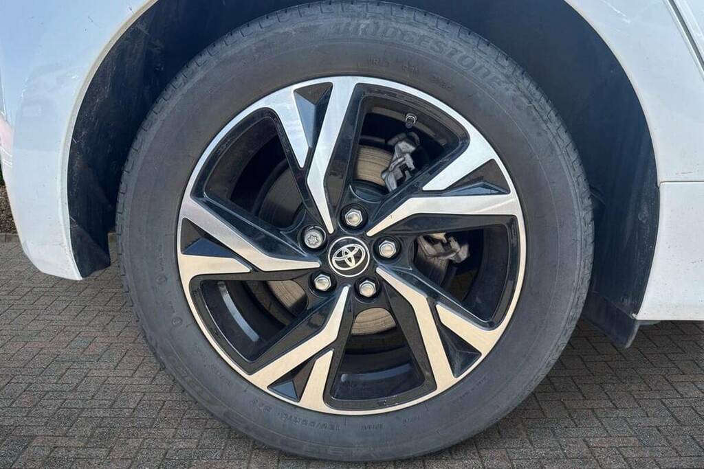 Toyota Yaris 1.5 Hybrid Design Cvt BL24PTZ White #6