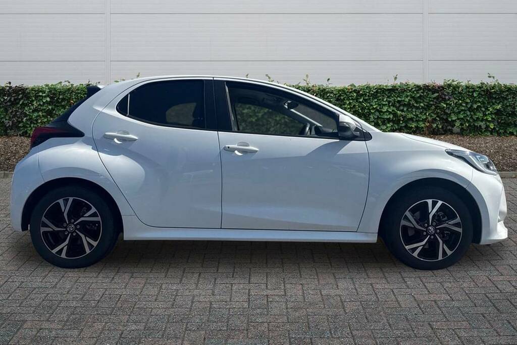 Toyota Yaris 1.5 Hybrid Design Cvt BL24PTZ White #5