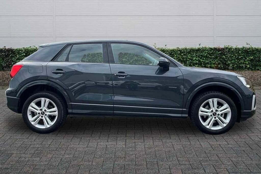 Audi Q2 35 Tfsi Sport Grey #4