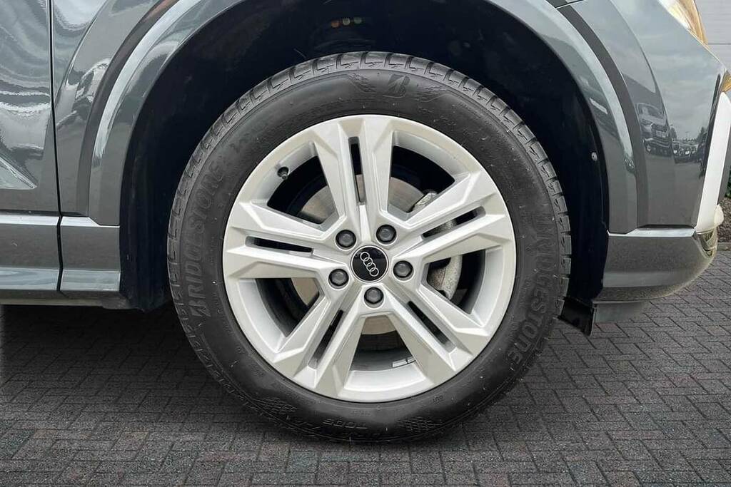 Audi Q2 35 Tfsi Sport Grey #5