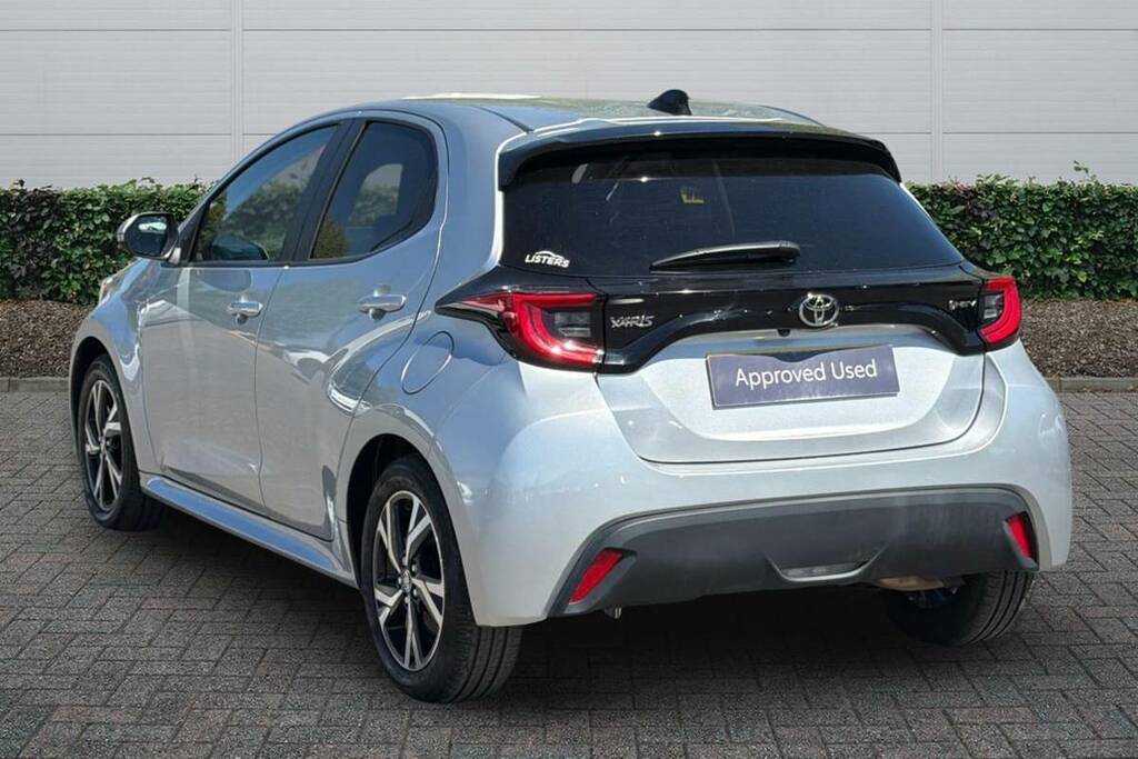 Toyota Yaris 1.5 Hybrid Design Cvt FG25EOW Silver #2