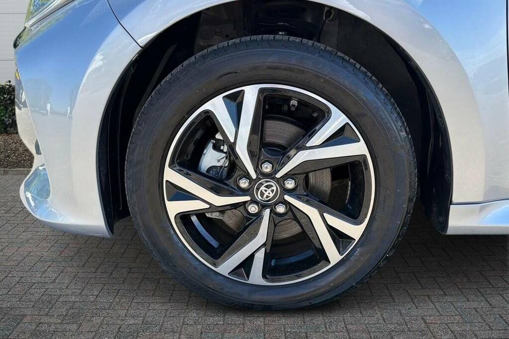 Toyota Yaris 1.5 Hybrid Design Cvt FG25EOW Silver #6