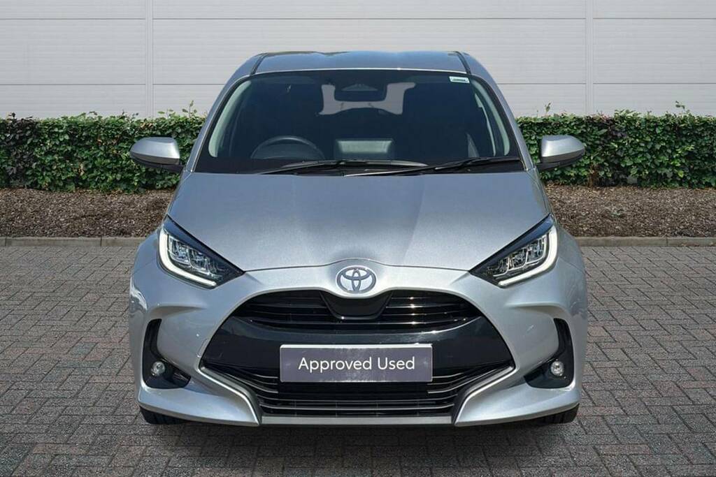 Toyota Yaris 1.5 Hybrid Design Cvt FG25EOW Silver #3