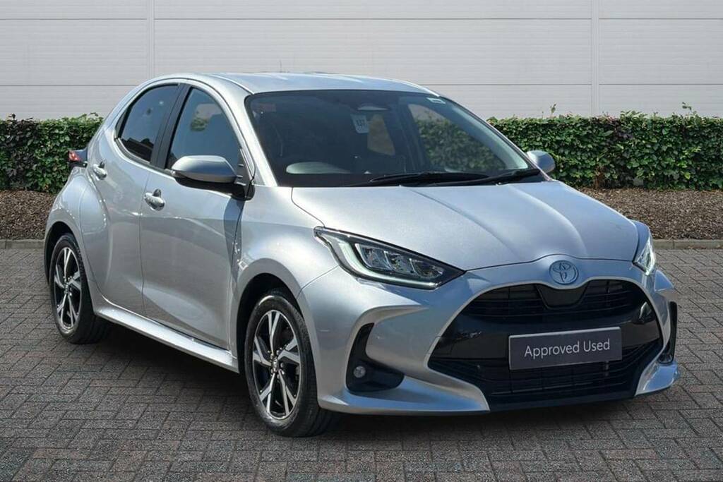 Toyota Yaris 1.5 Hybrid Design Cvt Silver