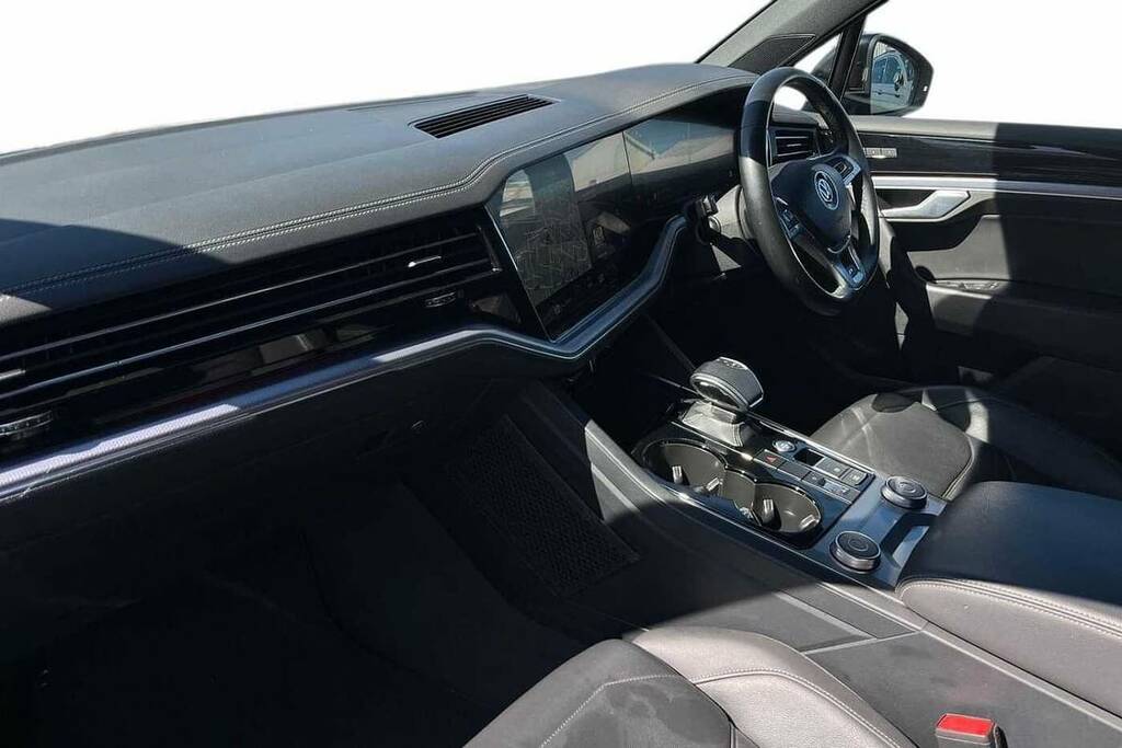 Volkswagen Touareg 3.0 V6 Tsi 4Motion R-line Tech Tip Black #2