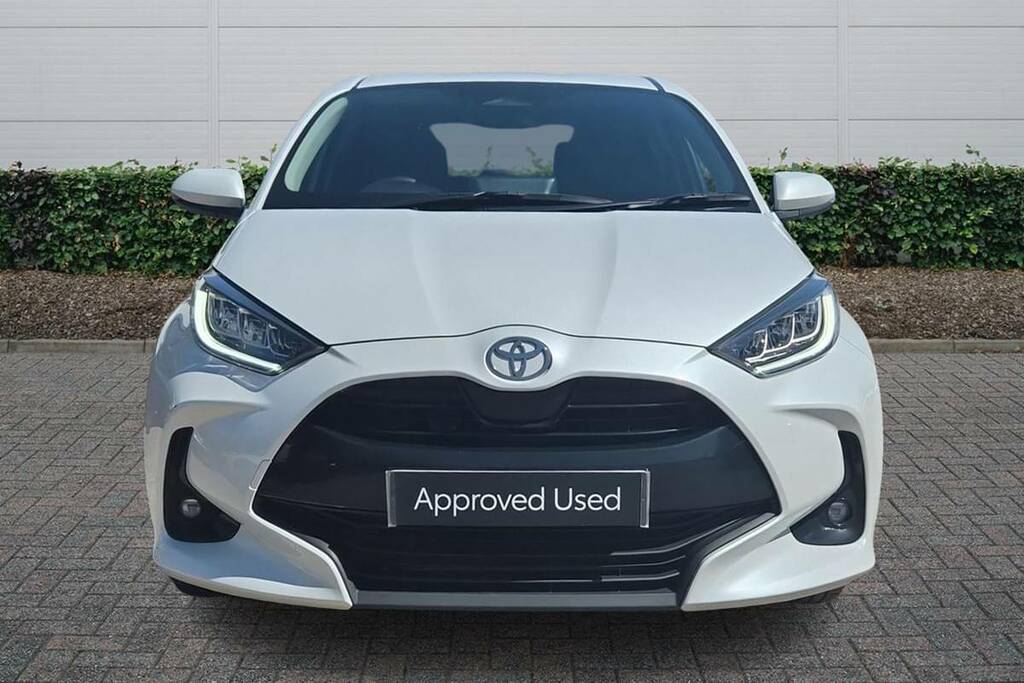 Toyota Yaris 1.5 Hybrid Design Cvt FY25XLO White #3