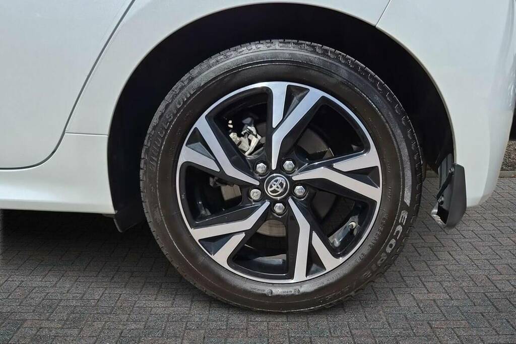 Toyota Yaris 1.5 Hybrid Design Cvt FY25XLO White #6