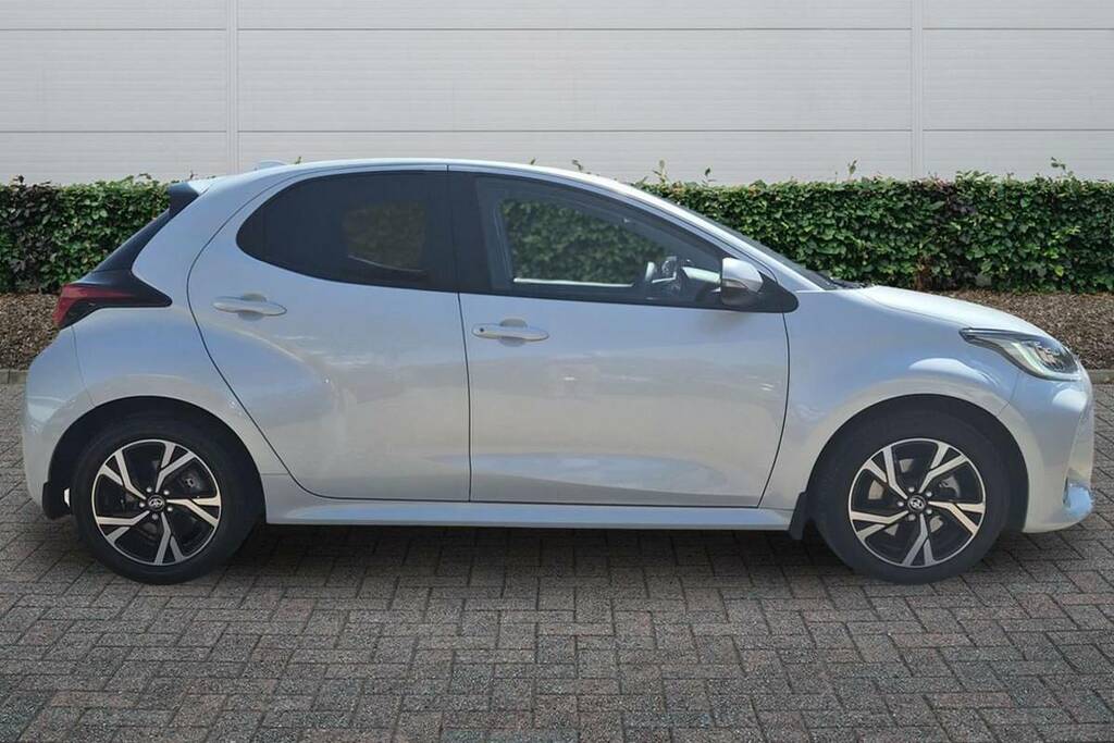 Toyota Yaris 1.5 Hybrid Design Cvt FY25XLO White #5