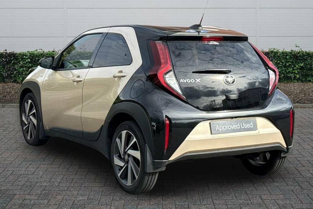 Toyota Aygo X 1.0 Vvt-i Edge BD72HRP Beige #2