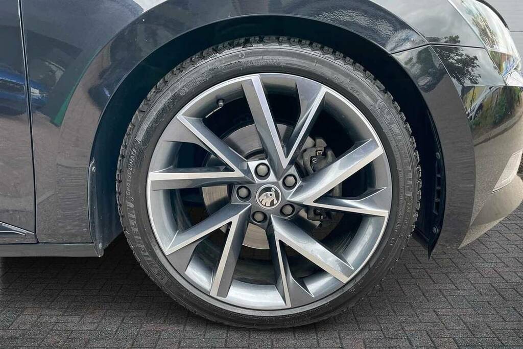 Skoda Superb 2.0 Tdi Cr Sport Line Plus Dsg 7 Speed Black #5