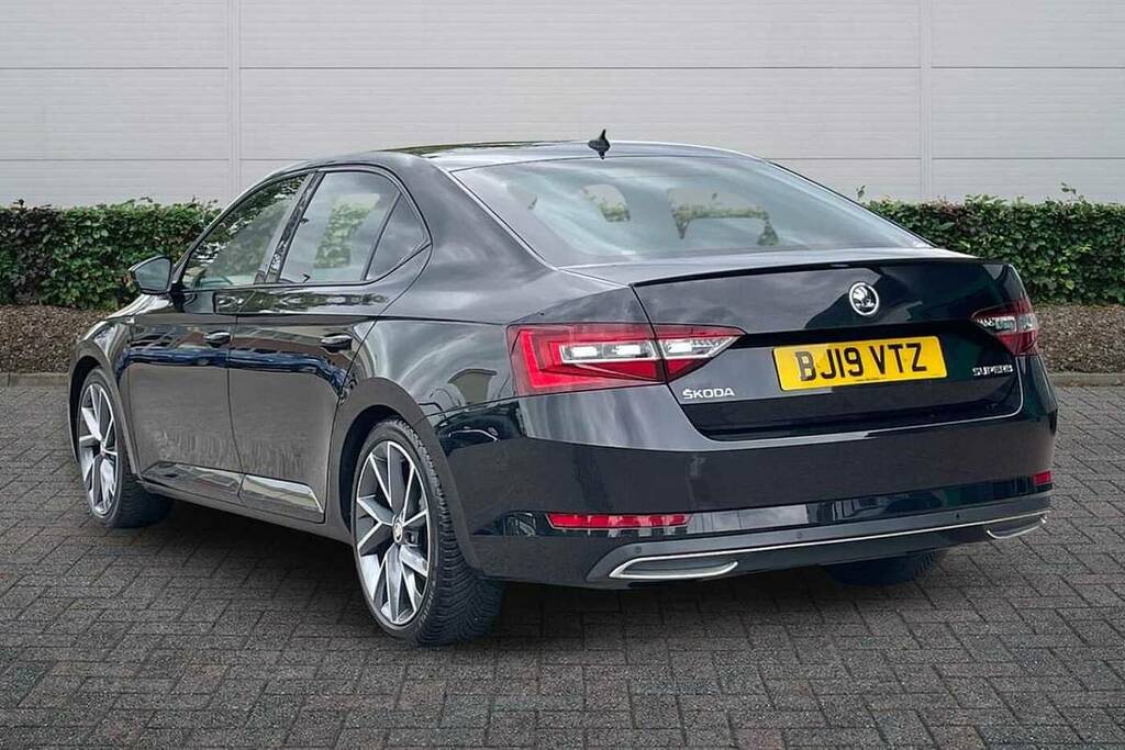 Skoda Superb 2.0 Tdi Cr Sport Line Plus Dsg 7 Speed Black #3