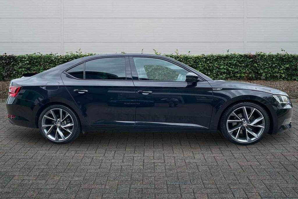 Skoda Superb 2.0 Tdi Cr Sport Line Plus Dsg 7 Speed Black #4