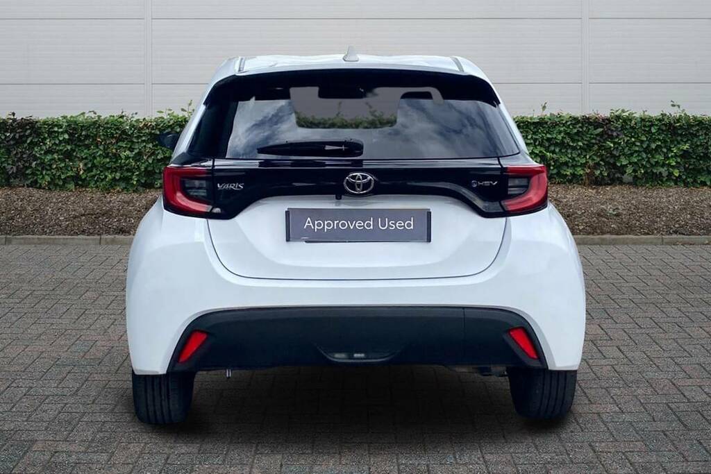 Toyota Yaris 1.5 Hybrid Design Cvt WM74AFU White #4