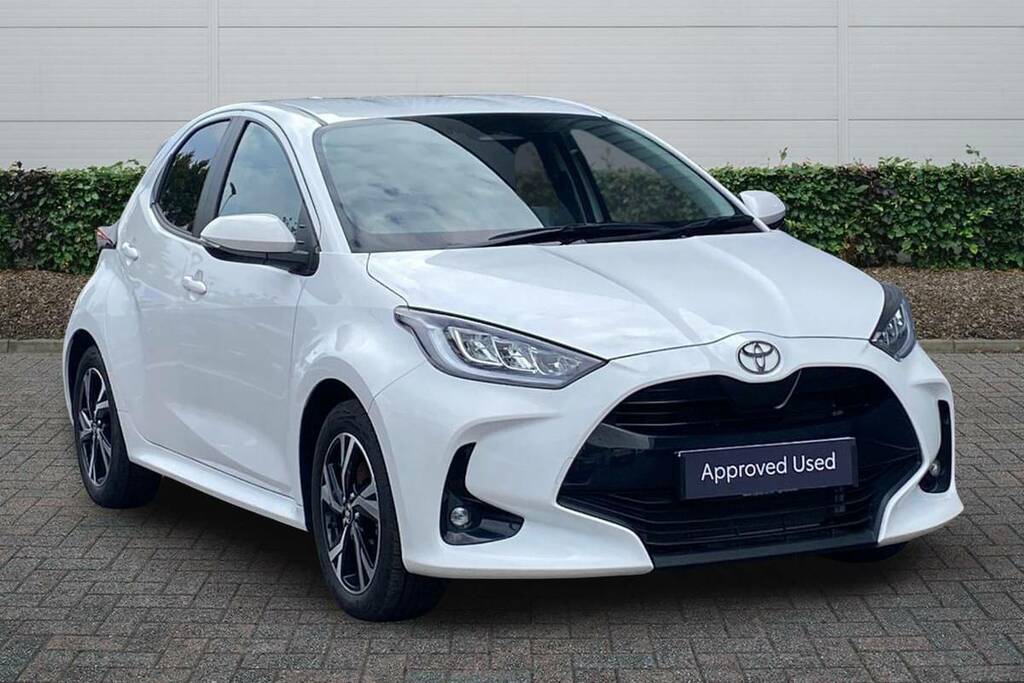 Toyota Yaris 1.5 Hybrid Design Cvt White
