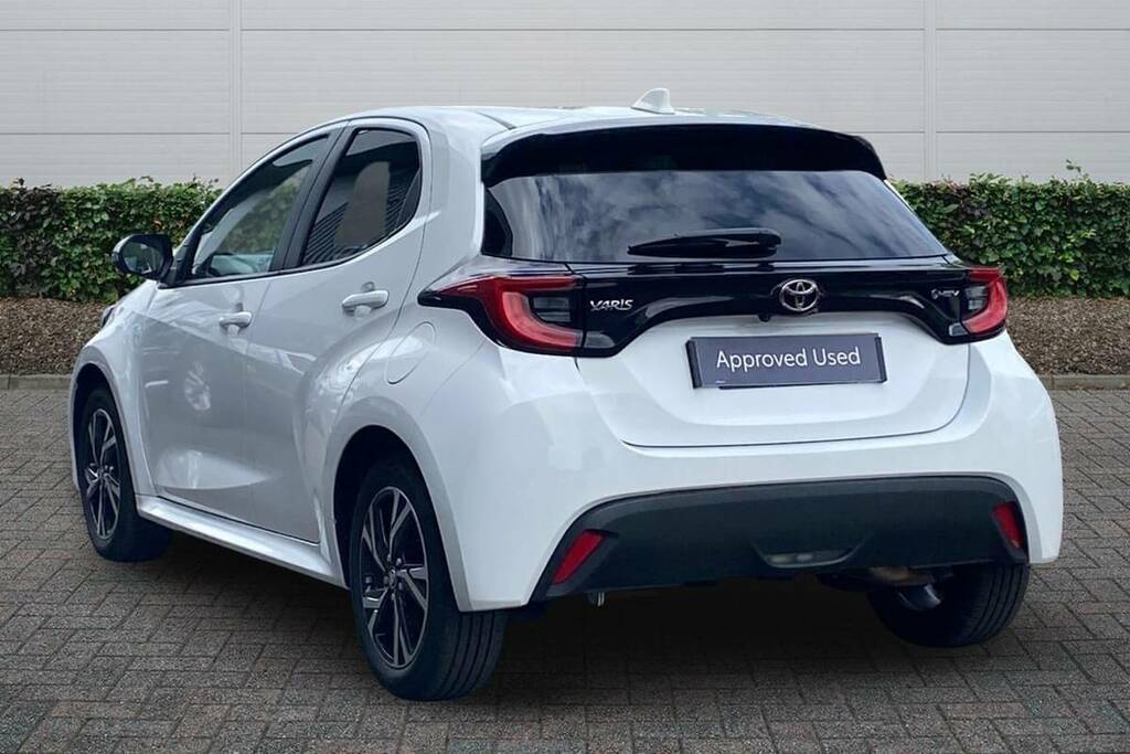 Toyota Yaris 1.5 Hybrid Design Cvt WM74AFU White #2