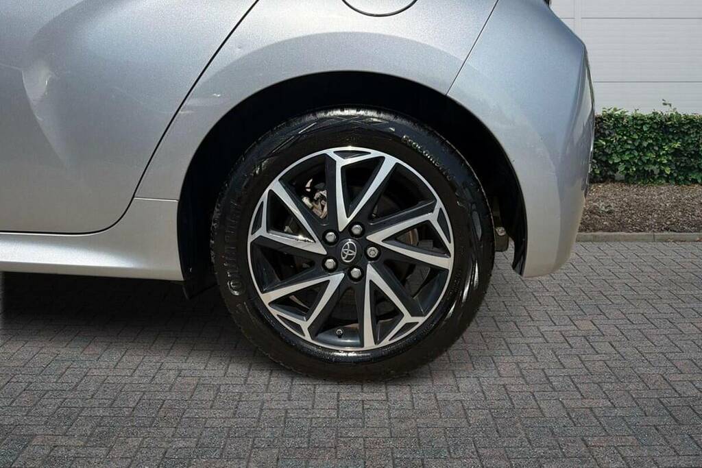 Toyota Yaris 1.5 Hybrid Design Cvt YD23WWG Silver #6