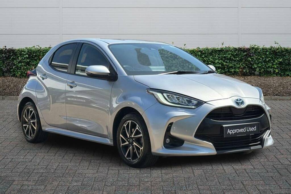 Toyota Yaris 1.5 Hybrid Design Cvt Silver
