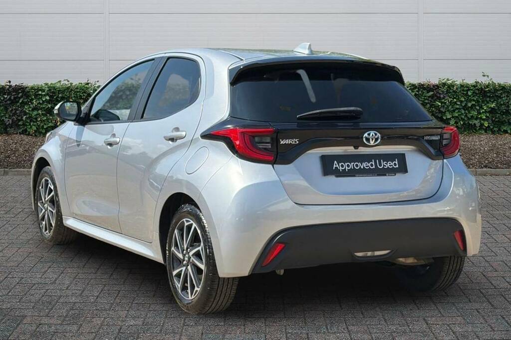 Toyota Yaris 1.5 Hybrid Design Cvt YD23WWG Silver #2