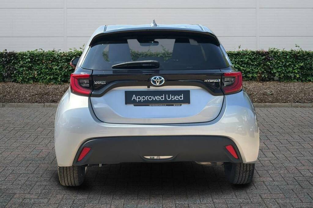 Toyota Yaris 1.5 Hybrid Design Cvt YD23WWG Silver #4