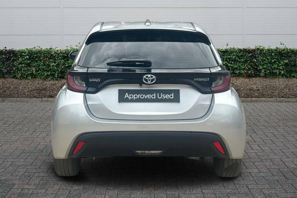 Toyota Yaris 1.5 Hybrid Icon Cvt FT23KVA Silver #4