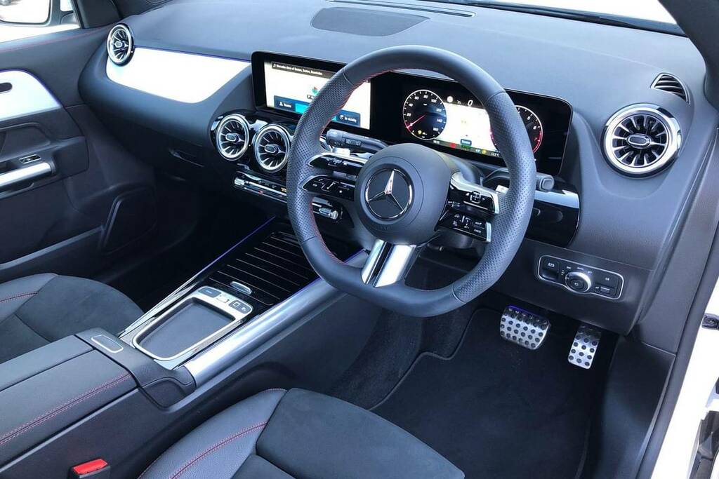 Mercedes-Benz GLA Class 200 Amg Line Executive HV75GWJ White #4