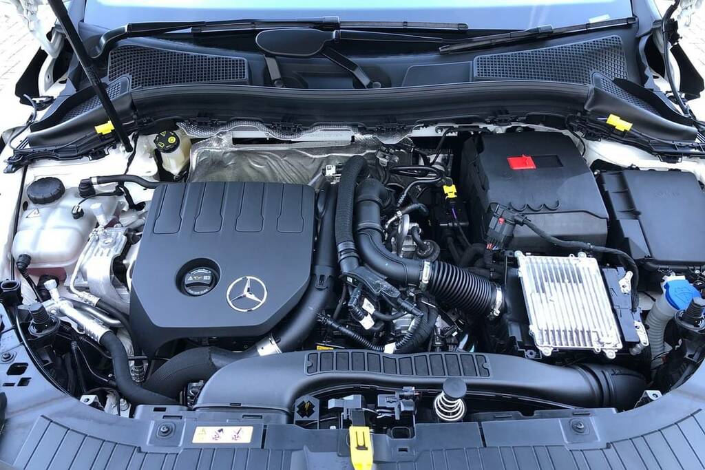 Mercedes-Benz GLA Class 200 Amg Line Executive HV75GWJ White #5