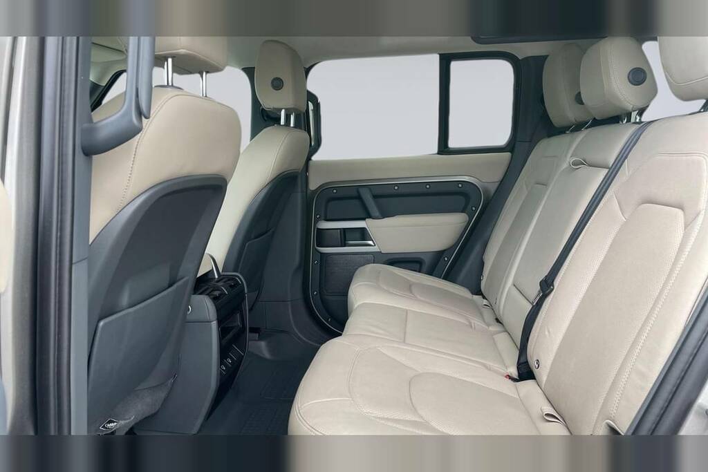 Land Rover Defender 110 3.0 D250 Xs Edition 110 BK22MHX Silver #4