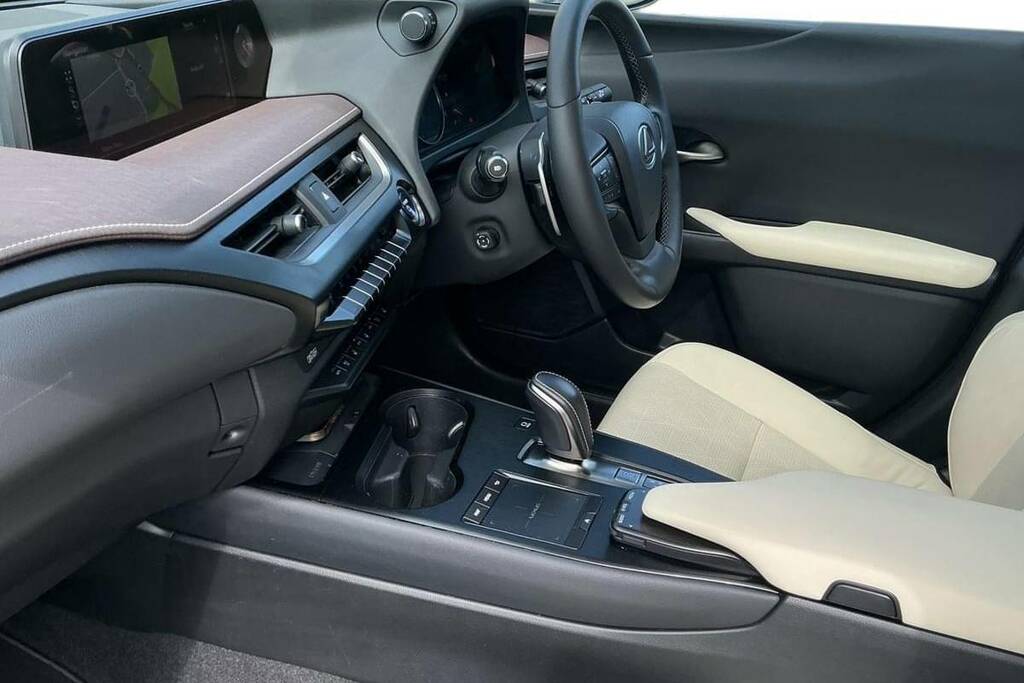 Lexus UX 300E 150Kw 54.3 Kwh E-cvt Takumi Pack Silver #5