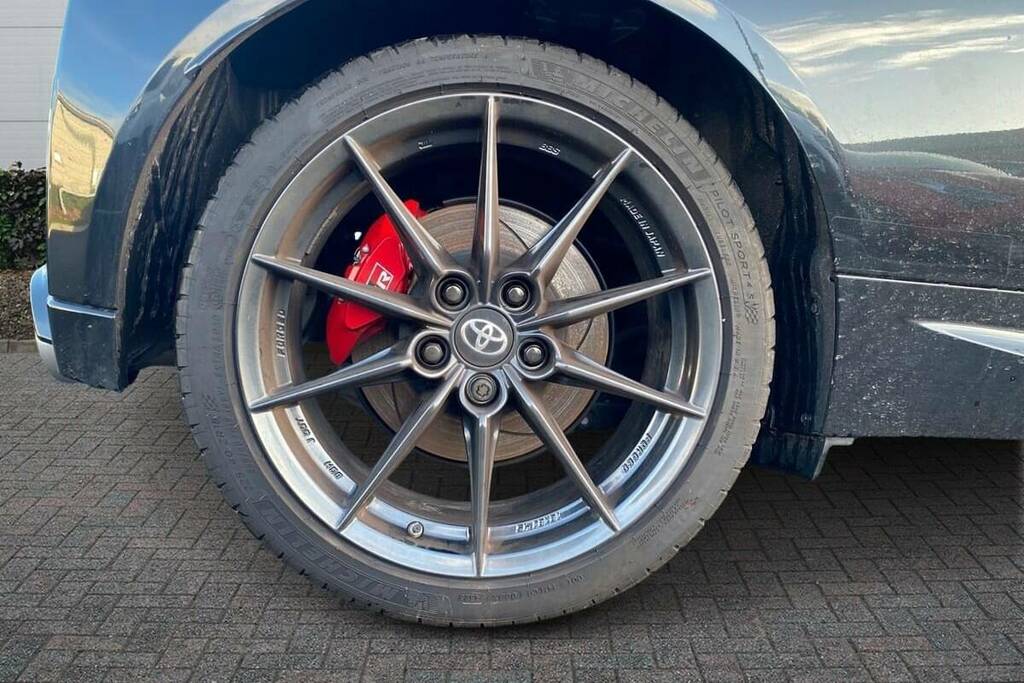 Toyota Yaris 1.6T Awd Black #6
