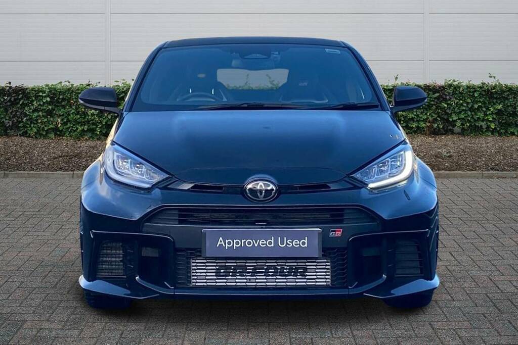 Toyota Yaris 1.6T Awd Black #3