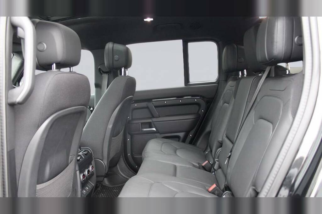 Land Rover Defender 130 3.0 D350 X-dynamic Hse 130 8 Seat Black #4