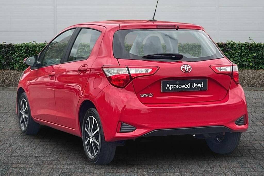 Toyota Yaris 1.5 Vvt-i Icon Tech VK18CXX Red #2