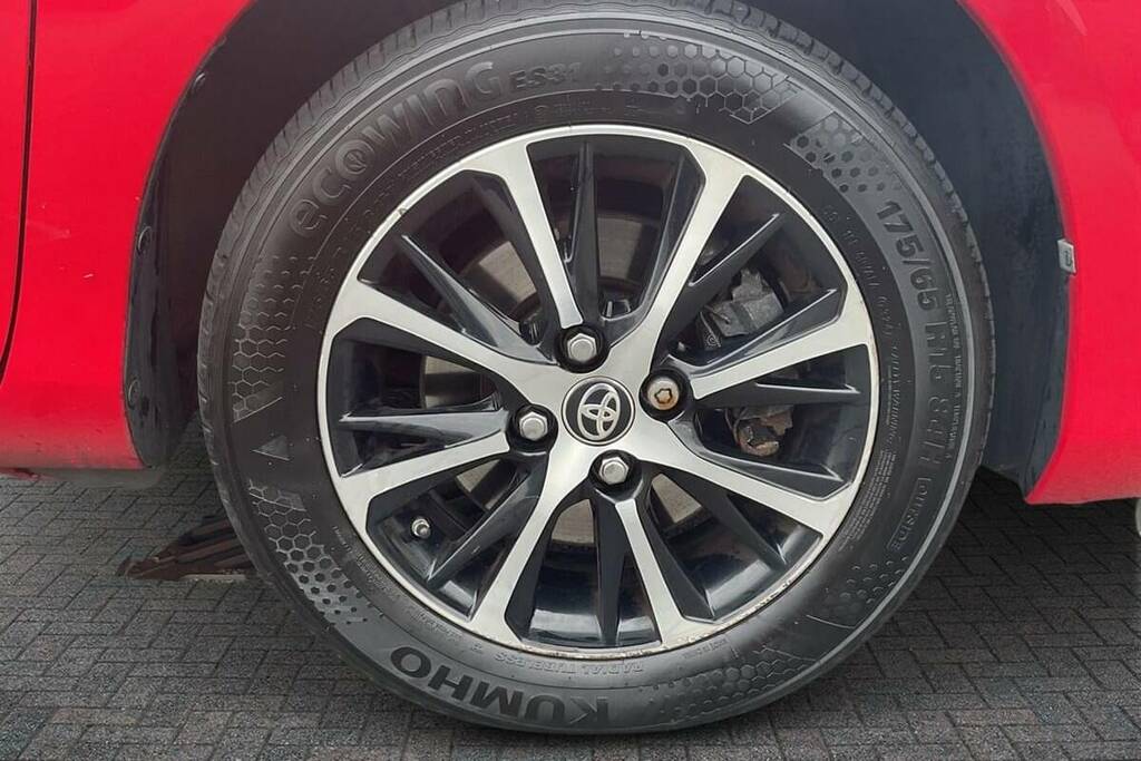 Toyota Yaris 1.5 Vvt-i Icon Tech VK18CXX Red #6